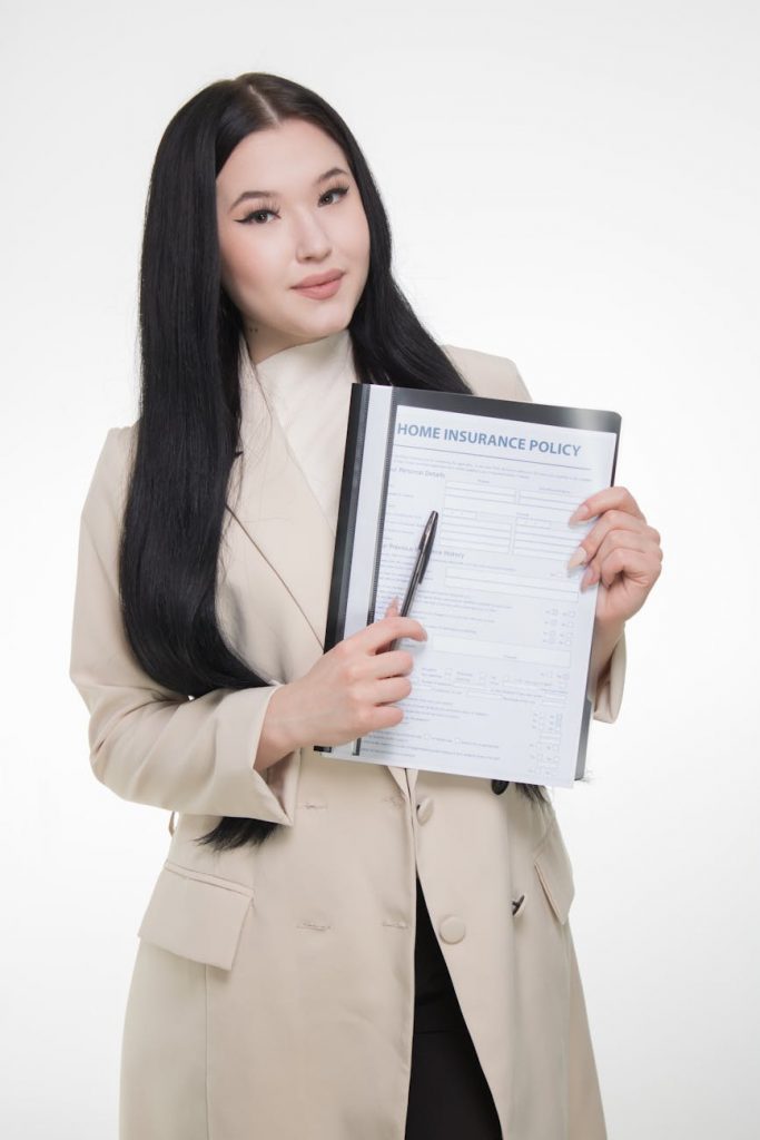 A list of top home insurance companies with high customer satisfaction ratings.