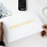 Illustration of long-term stock investing strategies for beginners.